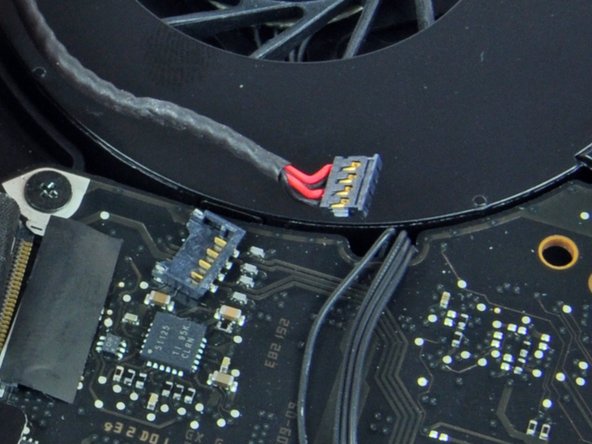 MacBook Pro 13" Unibody Mid 2010 AirPort Antenna Replacement: step 4, image 3 of 3