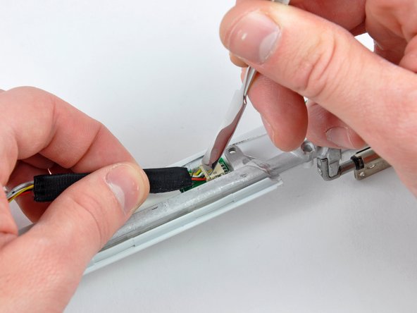 iBook G4 14" 933 MHz-1.33 GHz Inverter/AirPort Cables Replacement: step 68, image 2 of 2