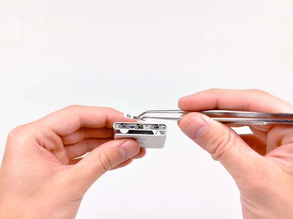 iPod Shuffle 2nd Generation Logic Board Assembly Replacement: step 6, image 2 of 2