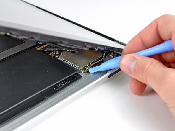 iPad 3G Dock Connector Cable Replacement: step 6, image 1 of 1