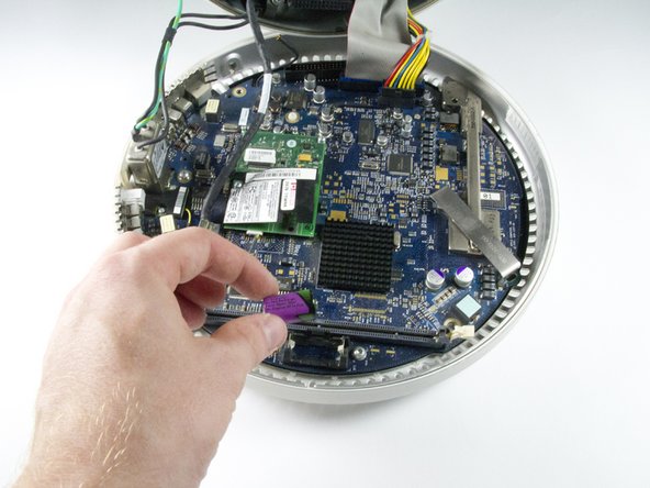 iMac G4 15" 700 MHz EMC 1873 PRAM Battery Replacement: step 10, image 3 of 3