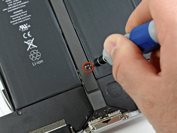 iPad 3G Speakers Replacement: step 13, image 1 of 1