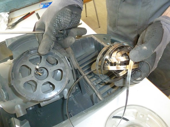 Vacuum Cleaner: step 8, image 3 of 3