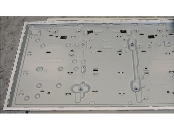 Samsung UE32H6470SSXZG TV set, Separation of Fractions (Plastics and Metals): step 9, image 1 of 1