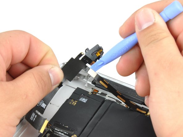 iPad 2 CDMA Battery Replacement: step 38, image 2 of 2