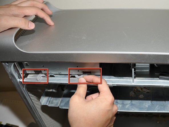 Power Mac G5 CD-ROM Drive Replacement: step 6, image 2 of 3