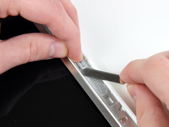 MacBook Core Duo LCD Panel Replacement: step 40, image 1 of 2