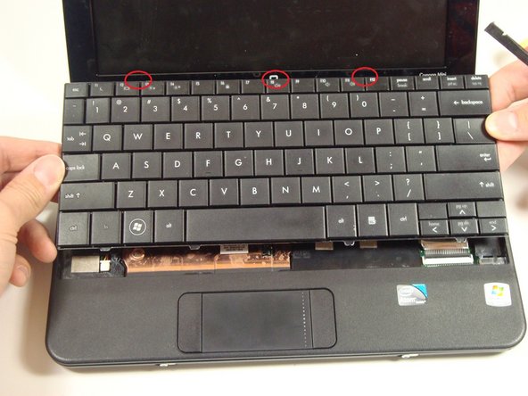 Disassembling Compaq Mini 110 Wireless Module: step 8, image 2 of 2