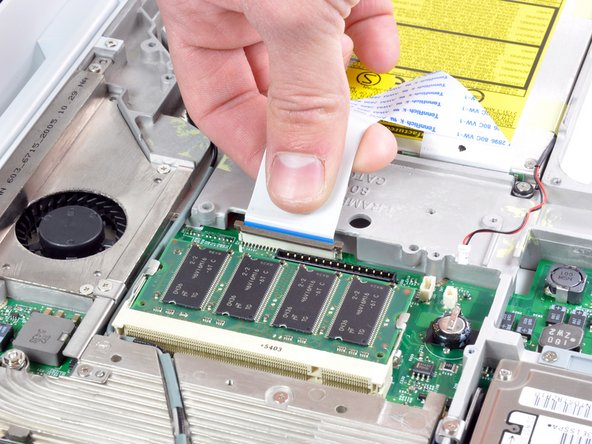 iBook G4 14" 1.42 GHz Optical Drive Replacement: step 33, image 1 of 1