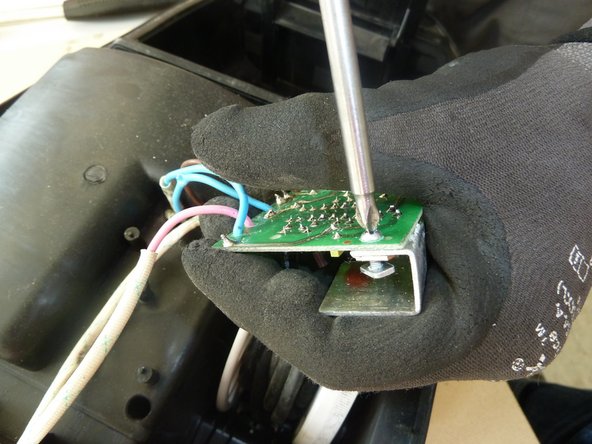 Vacuum Cleaner: step 11, image 2 of 3