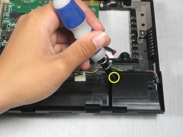 Disassembling IBM ThinkPad A30 Speakers: step 24, image 2 of 3