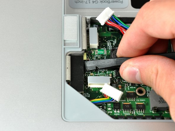 PowerBook G4 Aluminum 17" 1.67 GHz (High-Res) Battery Connector Replacement: step 34, image 1 of 1