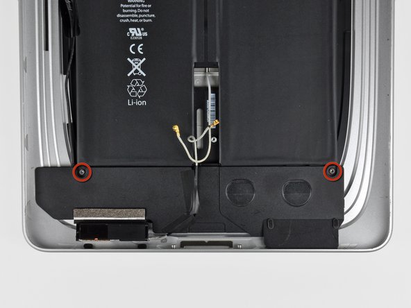 iPad 3G Speakers Replacement: step 20, image 1 of 1