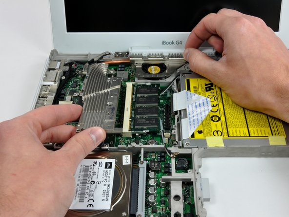 iBook G4 12" 1.33 GHz Heat Sink Replacement: step 40, image 1 of 1
