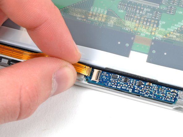 MacBook Pro 17" Models A1151 A1212 A1229 and A1261 LCD Replacement: step 25, image 2 of 3