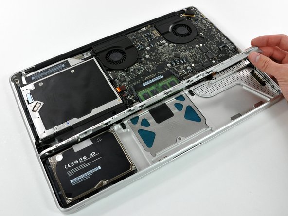 MacBook Pro 15" Unibody Late 2008 and Early 2009 ExpressCard Cage Replacement: step 7, image 1 of 1