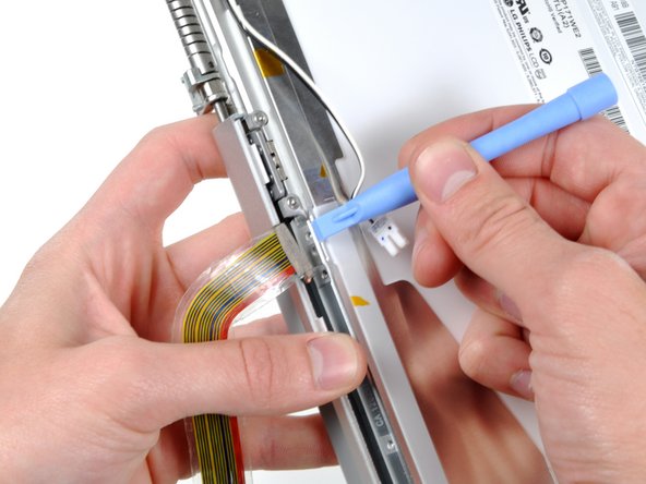 MacBook Pro 17" Models A1151 A1212 A1229 and A1261 Clutch Cover Replacement: step 30, image 1 of 2