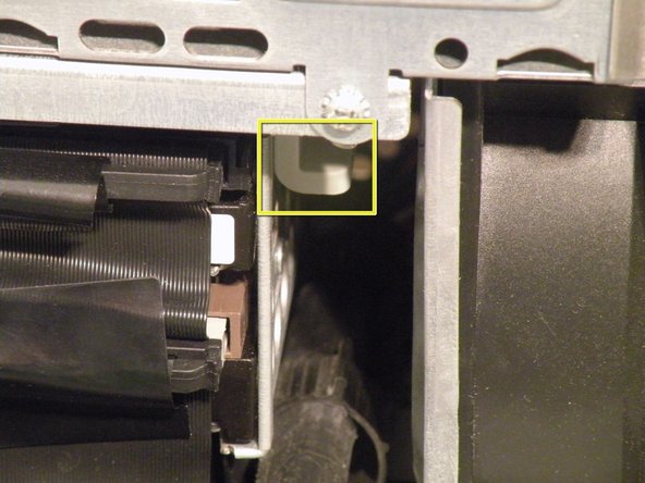 Power Mac G4 MDD System Fans Replacement: step 6, image 1 of 3