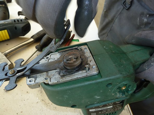 Hedge Trimmer: step 6, image 2 of 3