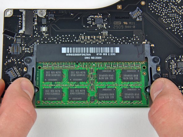 MacBook Pro 15" Unibody 2.53 GHz Mid 2009 Logic Board Replacement: step 33, image 1 of 2