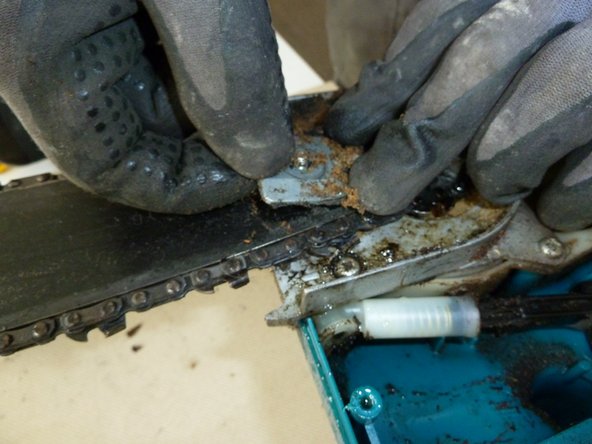 Chainsaw: step 3, image 2 of 3