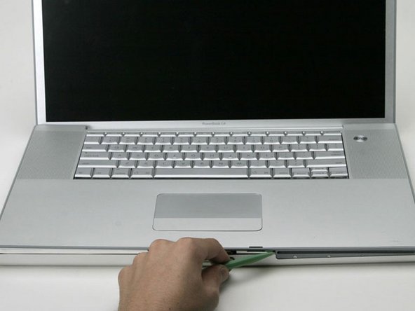 PowerBook G4 Aluminum 17" 1-1.67 GHz Keyboard (1-1.5 GHz) Replacement: step 11, image 1 of 1