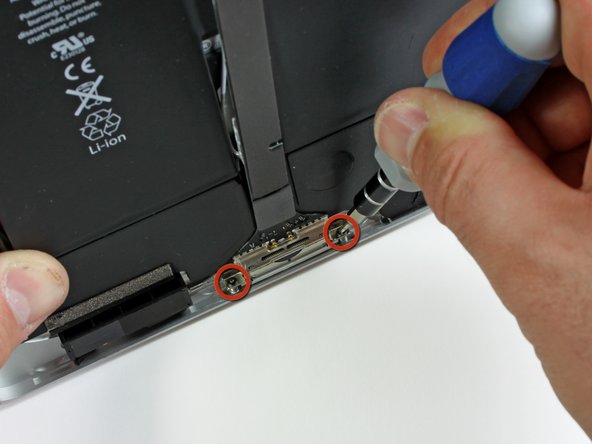 iPad Wi-Fi Dock Connector Cable Replacement: step 12, image 1 of 1