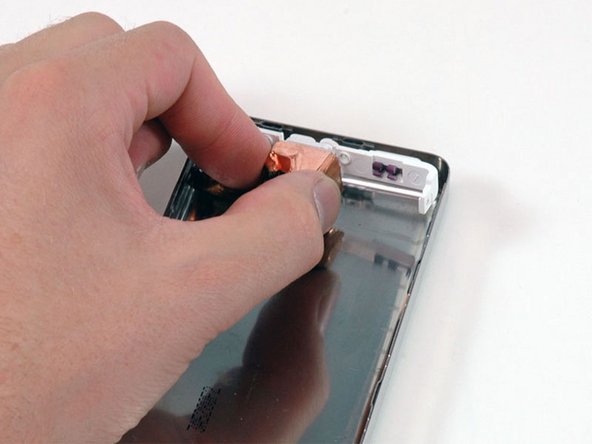 iPod 3rd Generation Headphone Jack Replacement: step 10, image 1 of 1