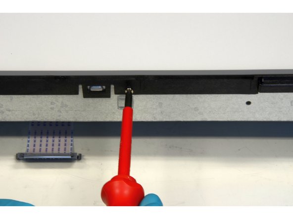 Telefunken T39EX1425 TV set, Removal of Polarized Foils: step 6, image 2 of 3