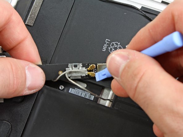 iPad 3G Speakers Replacement: step 16, image 1 of 1