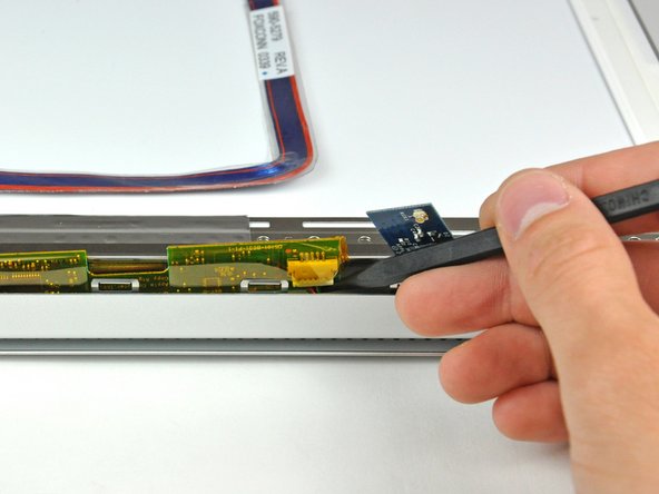 PowerBook G4 Aluminum 15" 1.5-1.67 GHz LCD Replacement: step 13, image 1 of 2