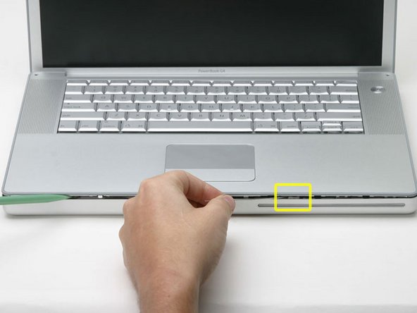 PowerBook G4 Aluminum 15" 1-1.5 GHz Right Clutch Hinge Replacement: step 10, image 1 of 1