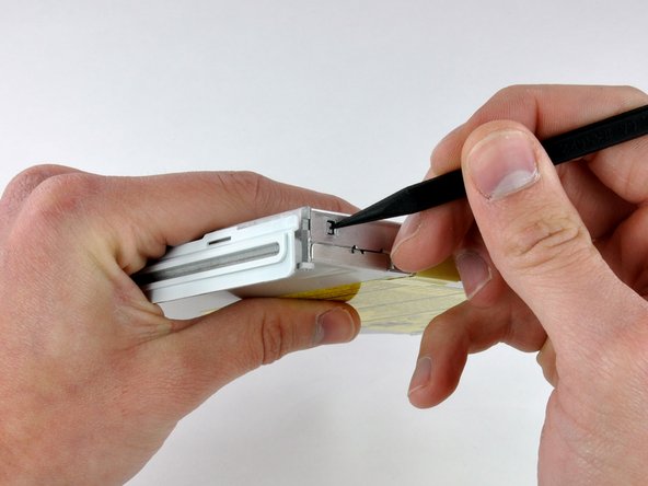 iBook G4 12" 1.33 GHz Optical Drive Replacement: step 39, image 1 of 1