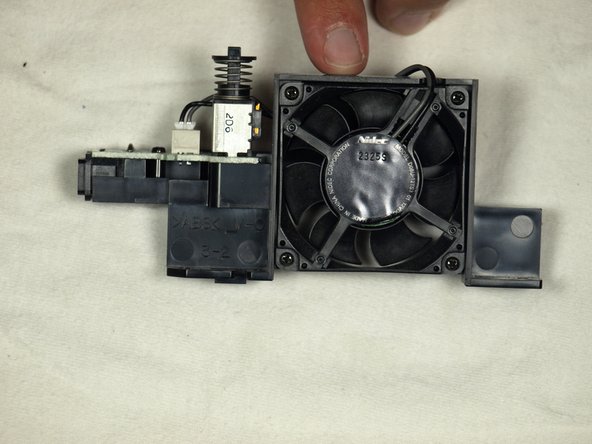 Nintendo GameCube Fan replacement for cleaning: step 4, image 2 of 2