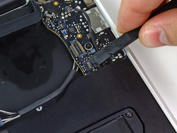 MacBook Air 13" Mid 2011 Logic Board Replacement: step 14, image 1 of 1