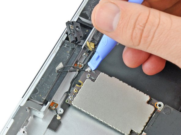 iPad 2 CDMA Speaker Assembly Replacement: step 42, image 2 of 3