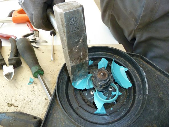 Lawn Trimmer: step 10, image 3 of 3