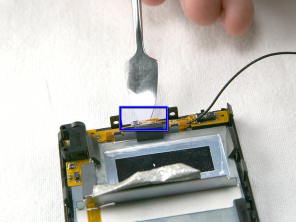 Microsoft Zune 80 Screen Replacement: step 13, image 1 of 2