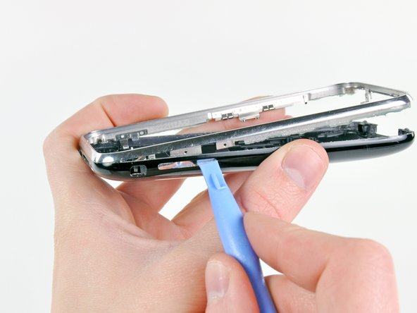 iPhone 3G Volume Button Replacement: step 27, image 1 of 2