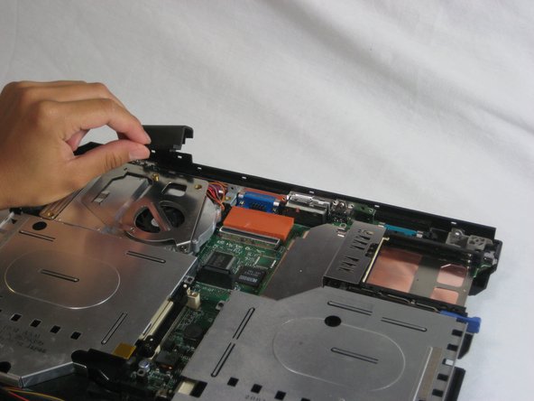Disassembling IBM ThinkPad A30 Speakers: step 13, image 3 of 3
