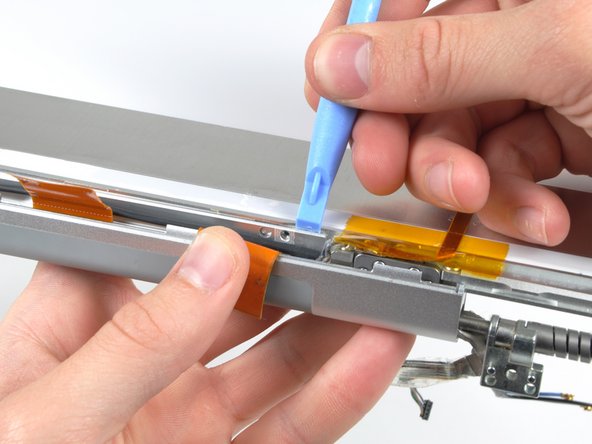 MacBook Pro 17" Models A1151 A1212 A1229 and A1261 Antenna Cables Replacement: step 31, image 1 of 1