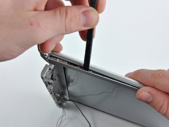 PowerBook G4 Aluminum 12" 867 MHz Left Clutch Hinge Replacement: step 65, image 2 of 3