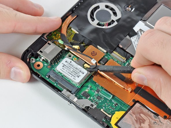 HP Mini 1000 Display Assembly Replacement: step 19, image 3 of 3