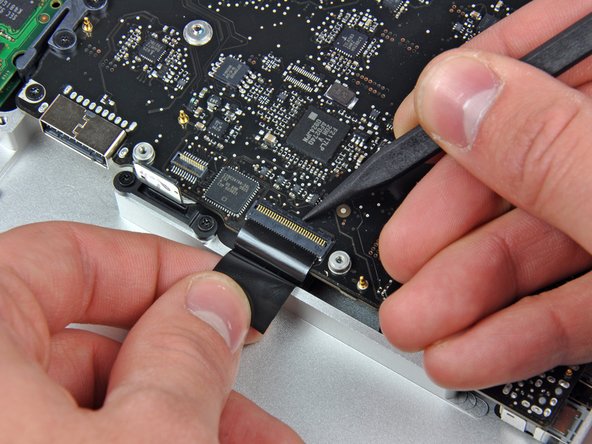 MacBook Pro 15" Unibody 2.53 GHz Mid 2009 Logic Board Replacement: step 18, image 1 of 1