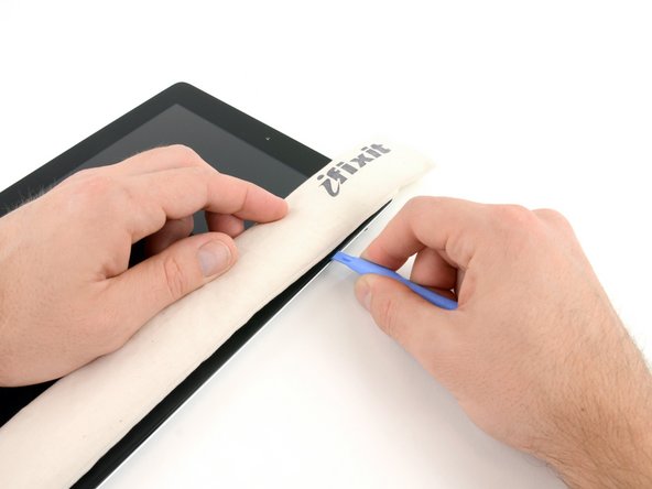 iPad 2 Wi-Fi EMC 2415 Battery Replacement: step 6, image 2 of 3