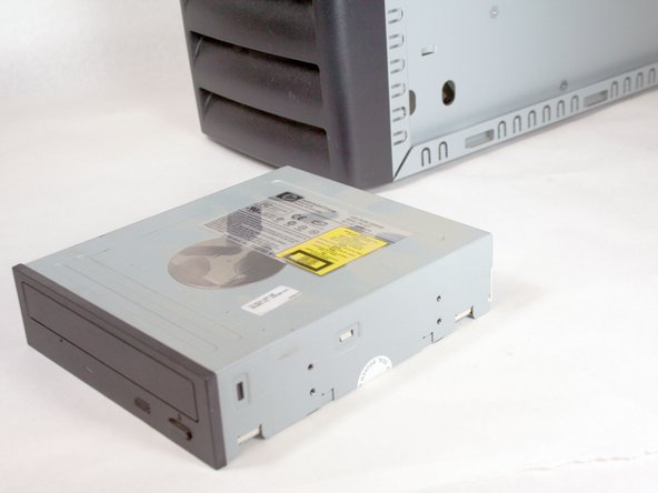 Removing the HP Compaq dx2000MT Optical (CD) Drive: step 8, image 3 of 3