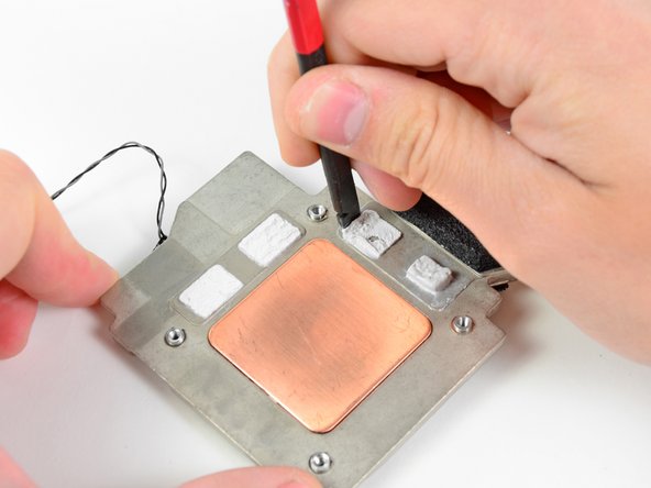 iMac Intel 21.5" EMC 2428 GPU Heat Sink Replacement: step 50, image 3 of 3