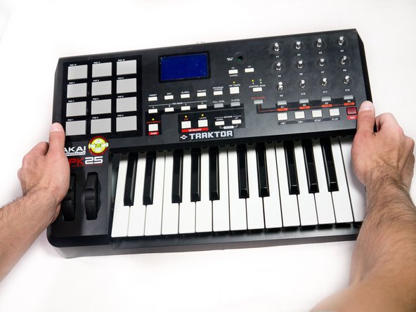 Akai MPK25 LCD Replacement: step 5, image 1 of 3