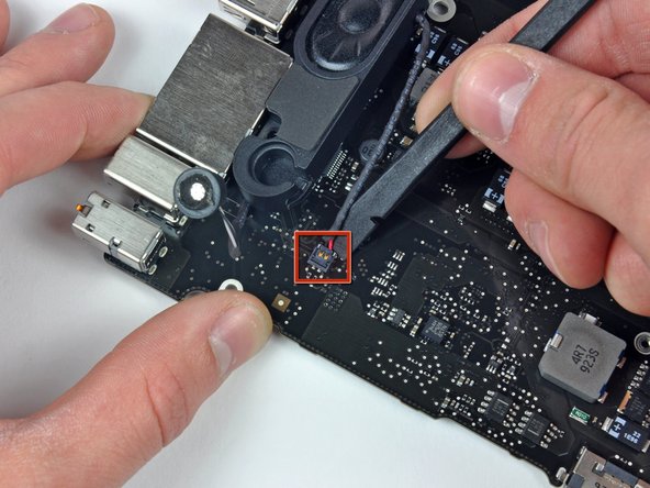 MacBook Pro 15" Unibody 2.53 GHz Mid 2009 Logic Board Replacement: step 30, image 2 of 2