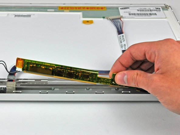 PowerBook G4 Aluminum 15" 1.5-1.67 GHz Right Clutch Hinge Replacement: step 48, image 2 of 2